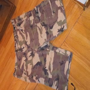 Men's size 50 W Camouflage Cargo shorts.